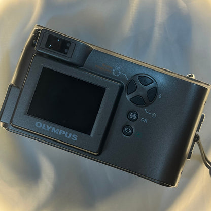 Olympus Camedia C-300 3.0 mp Silver