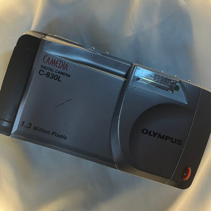 Olympus Camedia C-830L 1.3 mp Silver (1)