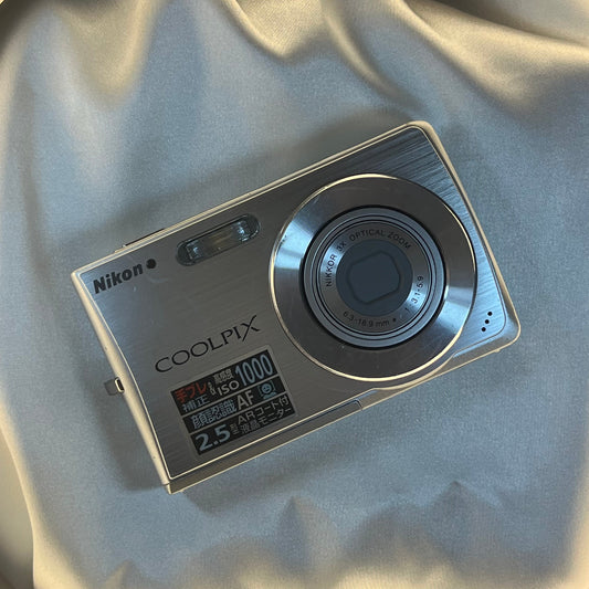 Nikon Coolpix S200 7.0 mp Silver